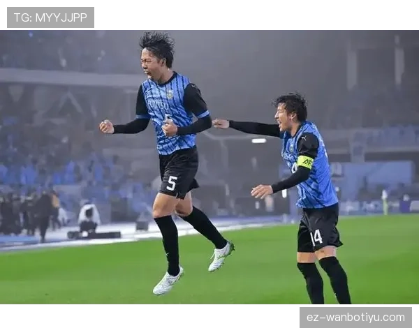 川崎前锋近期比赛中攻防转换节奏明显，现阶段中场衔接更流畅